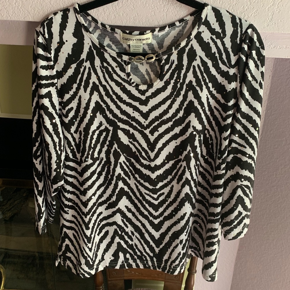 🖤CATHY DANIELS EMBELLISHED TOP(LARGE)🖤